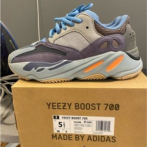 Yeezy Boost 700 size 7.5 woman’s, 5.5 boys PERFECT CONDITION